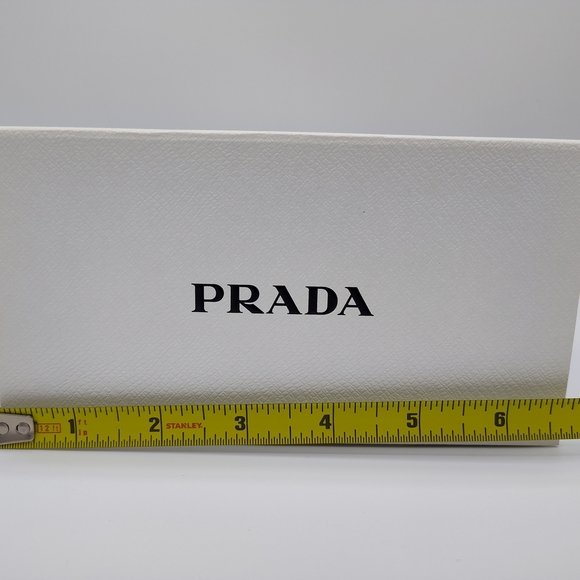 PRADA White Textured Rigid Gift Box • Magnetic Closure • 7.5x4.75x4.5 UNUSED - Picture 4 of 7